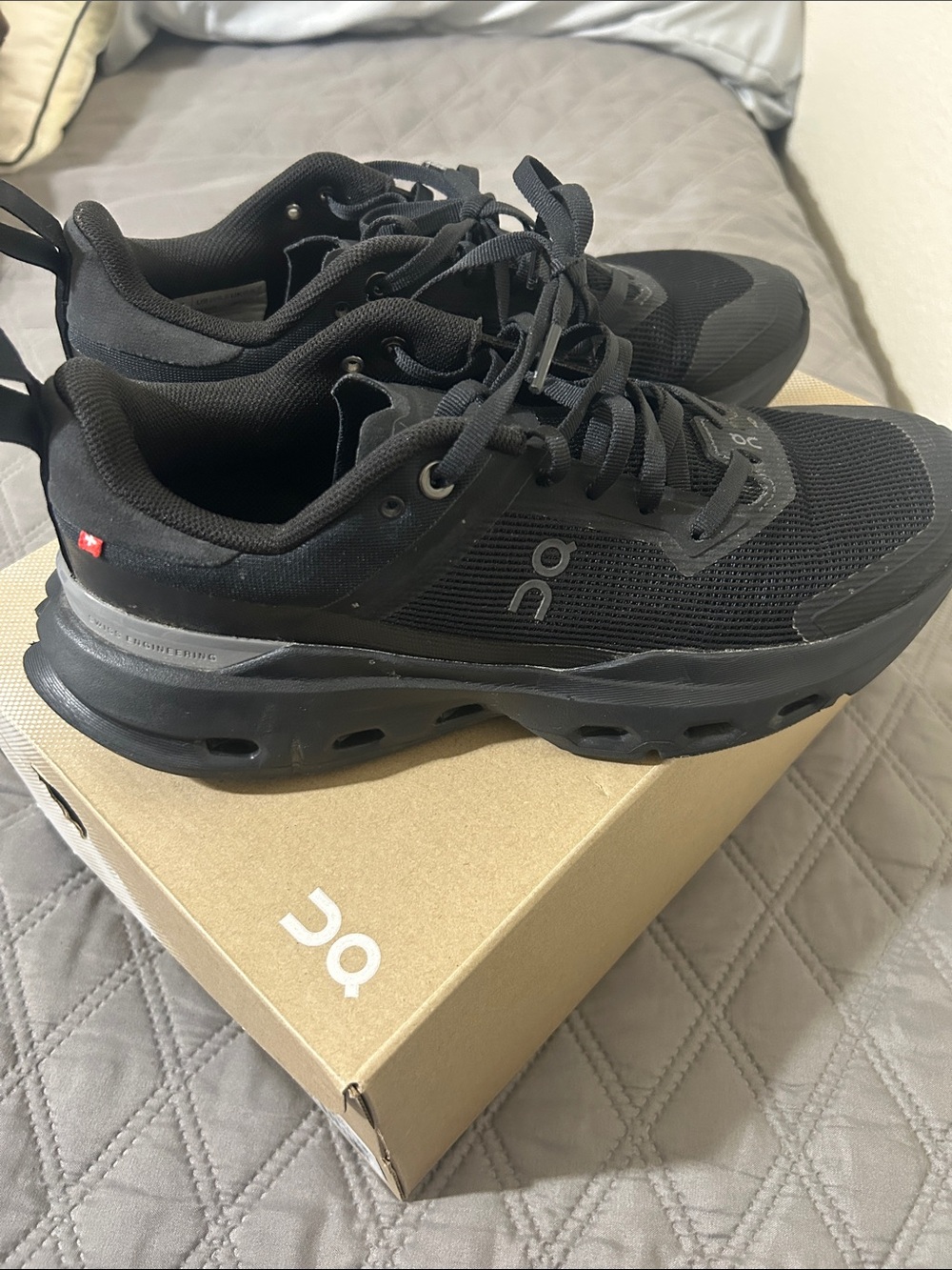 On Running women’s Black Mesh Cloud-Style Sneakers - Picture 4 of 10